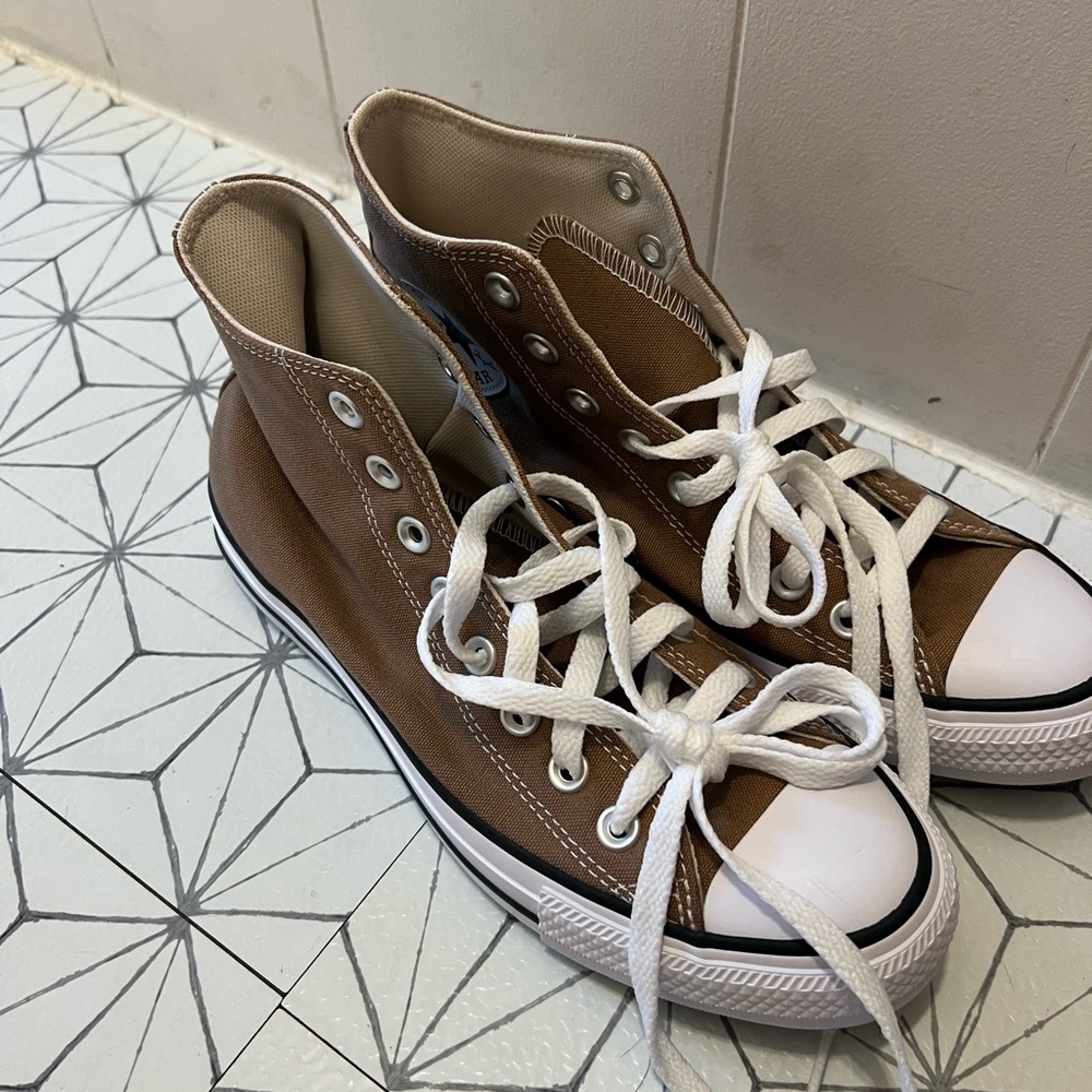 Brown High-Top converse